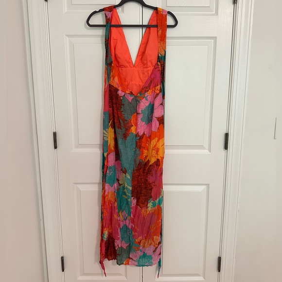 Backless Halter Floral Maxi Dress - Picture 3 of 3